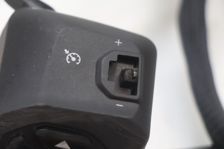 photo de COMMODO GAUCHE PIAGGIO MP3 HPE 530 (2022 - 2026) - Autre angle de vue