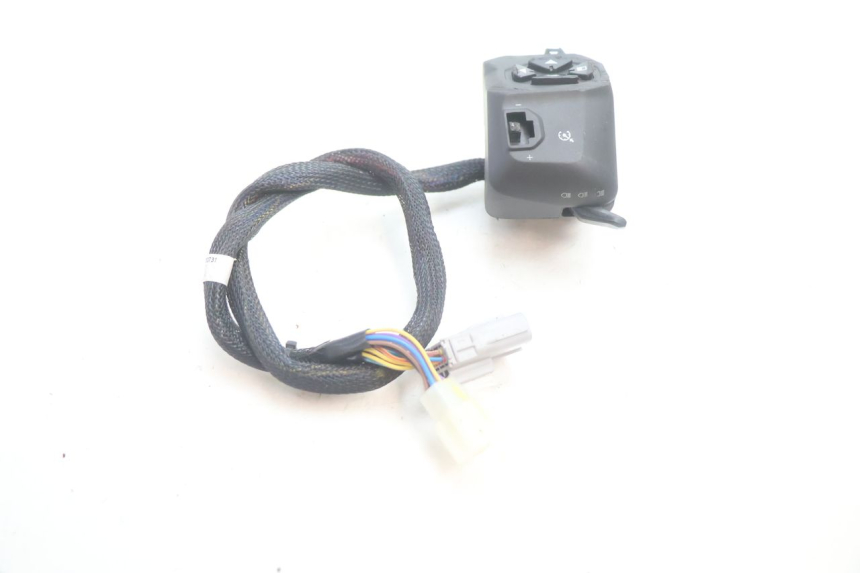 photo de COMMODO GAUCHE PIAGGIO MP3 HPE 530 (2022 - 2026) - Vue d’ensemble