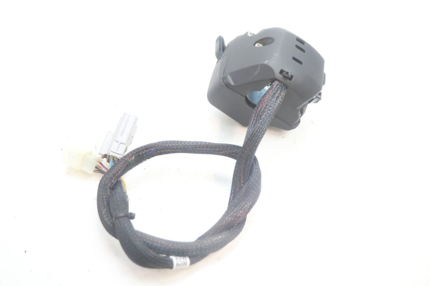 photo de COMMODO GAUCHE PIAGGIO MP3 HPE 530 (2022 - 2026) - État de surface