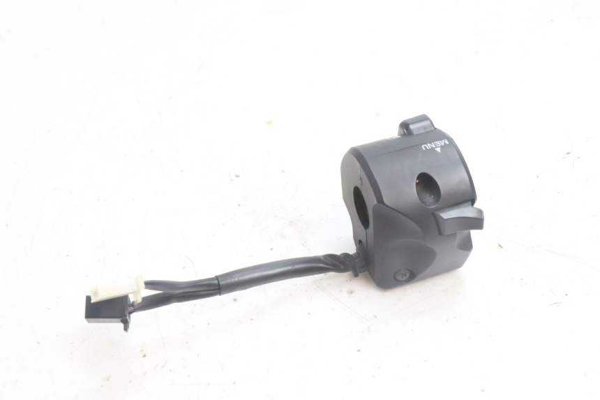 photo de COMMODO GAUCHE YAMAHA N-MAX NMAX 125 (2021 - 2024) - Gros plan technique