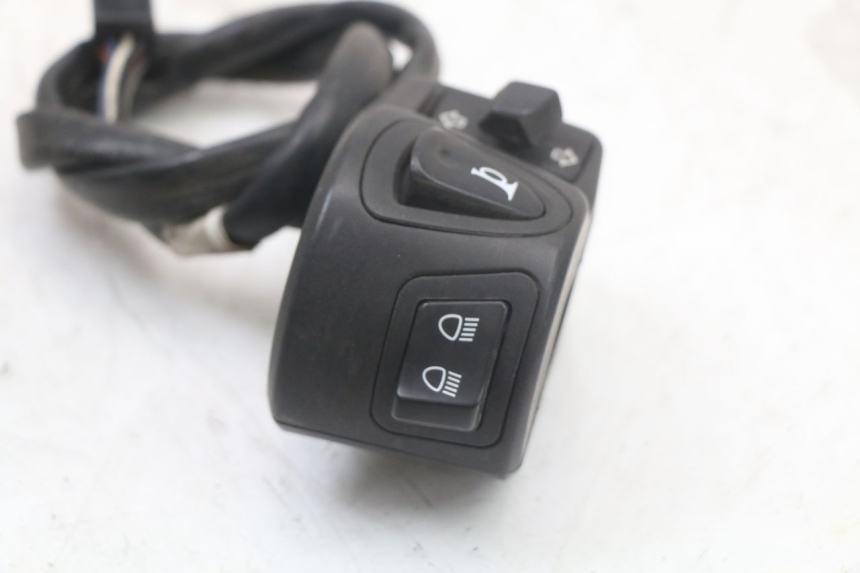 photo de COMMODO GAUCHE HONDA PCX (JF28) 125 (2009 - 2011) - Gros plan technique