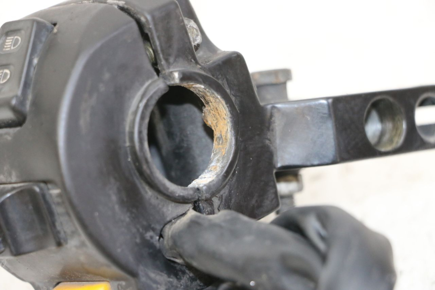 photo de COMMODO GAUCHE PEUGEOT KISBEE 2T 50 (2010 - 2017)