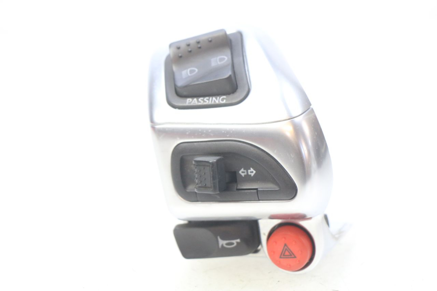 photo de COMMODO GAUCHE PIAGGIO MP3 500 (2011 - 2015)