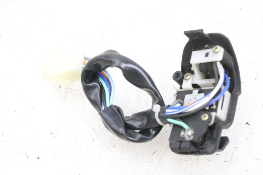 photo de COMMODO GAUCHE EFUN PUSA 1 - Gros plan technique