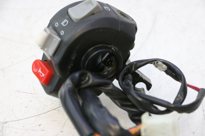 photo de COMMODO GAUCHE TNT MOTOR ROMA 12' 2T 50 (2007 - 2018) - Détail de la pièce