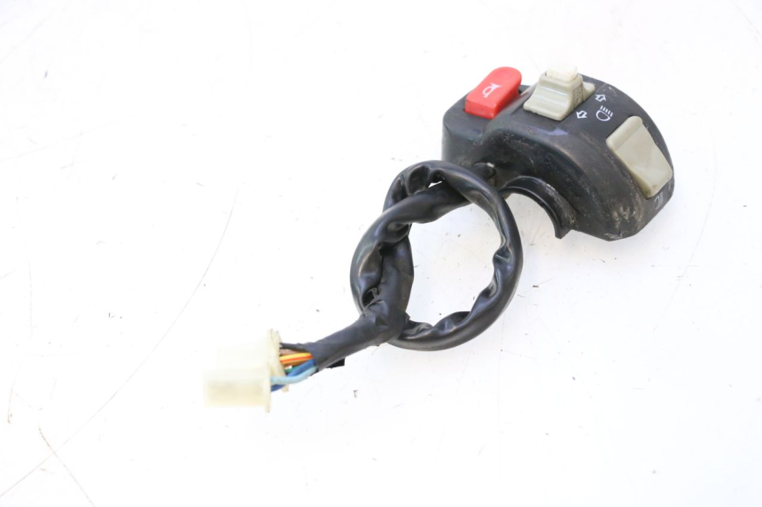 photo de COMMODO GAUCHE KEEWAY RY6 2T 50 (2011 - 2019) - Gros plan technique