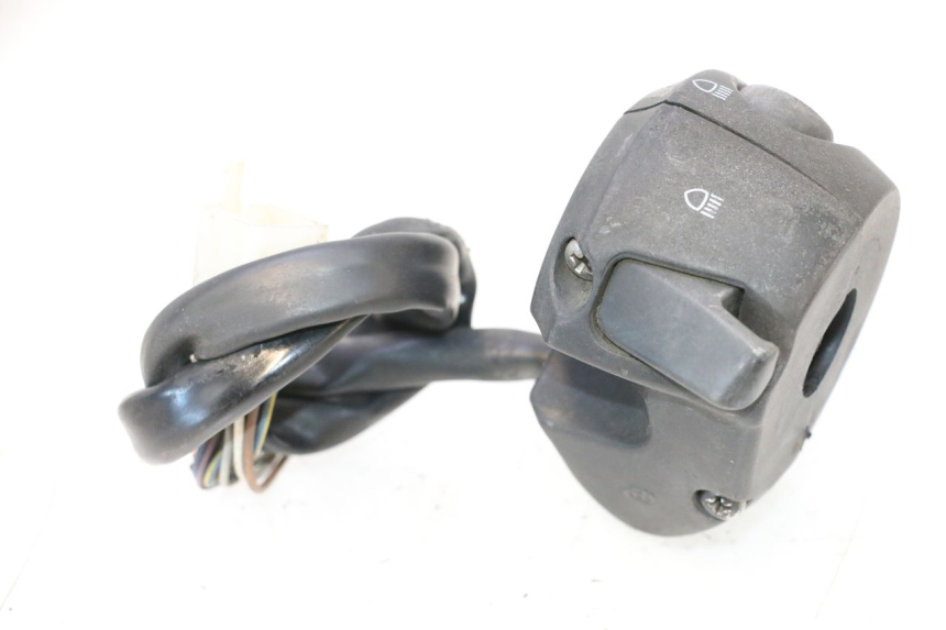photo de COMMODO GAUCHE PEUGEOT SATELIS COMPRESSOR K15 125 (2006 - 2009) - Gros plan technique