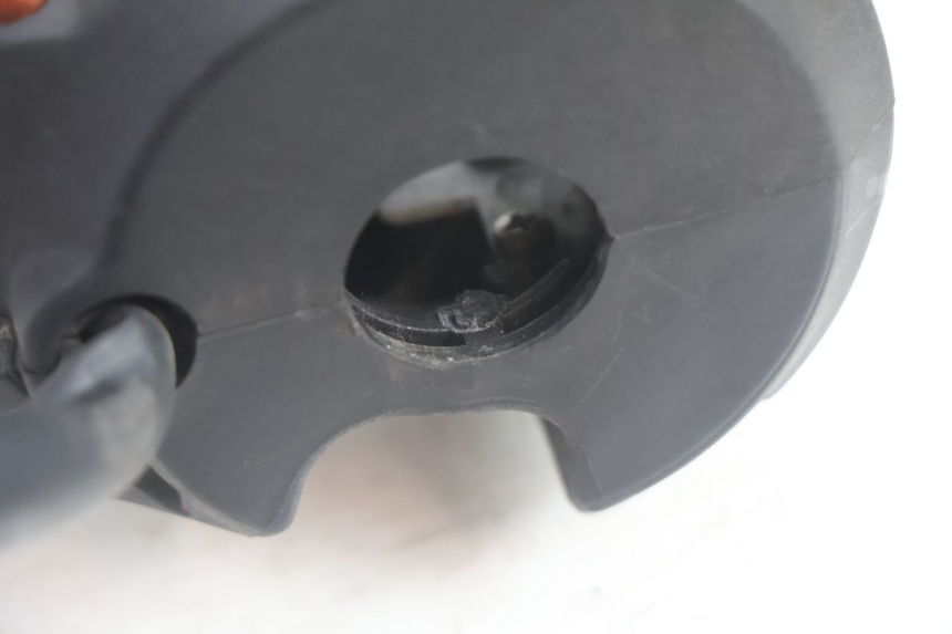 photo de COMMODO GAUCHE PEUGEOT SATELIS 125 (2006 - 2009) - Points de fixation