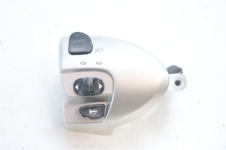 photo de COMMODO GAUCHE FYM SCOOTERONE 125 (2006 - 2008) - Détail de la pièce