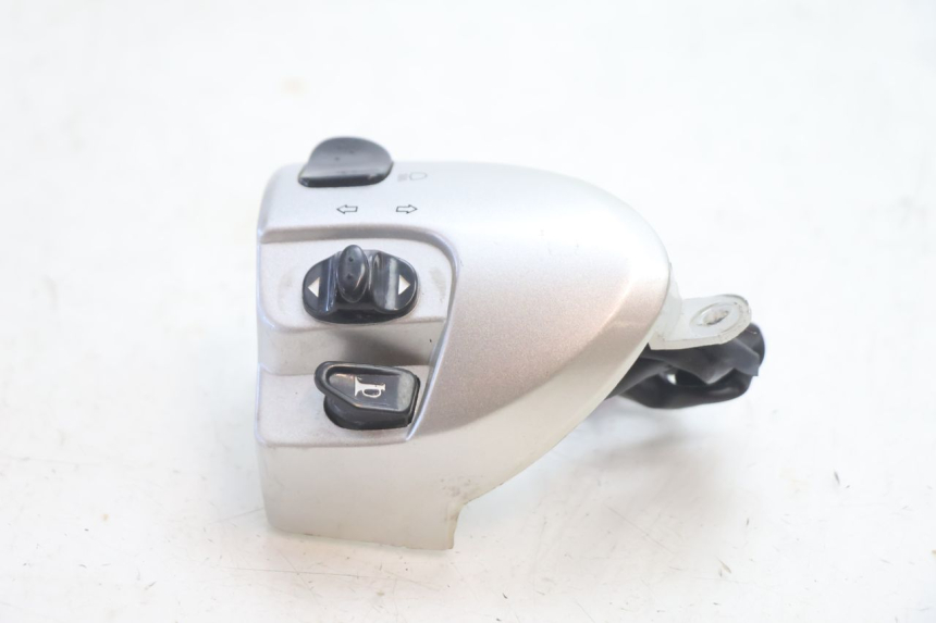 photo de COMMODO GAUCHE FYM SCOOTERONE 125 (2006 - 2008) - Zoom état d’usage