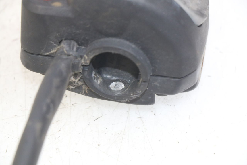 photo de COMMODO GAUCHE MBK SKYLINER 125 (1998 - 2001) - Détail de la pièce