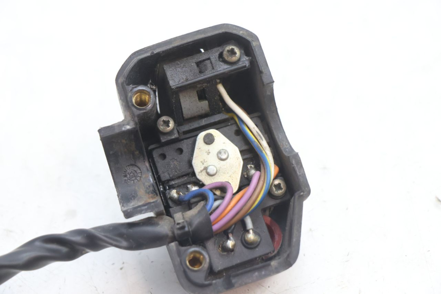 photo de COMMODO GAUCHE PEUGEOT SPEEDFIGHT LC 50 (1996 - 2002) - Vue d’ensemble