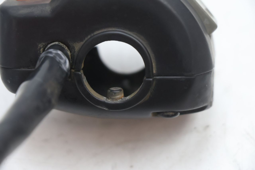 photo de COMMODO GAUCHE PEUGEOT V-CLIC VCLIC 50 (2007 - 2013) - Points de fixation