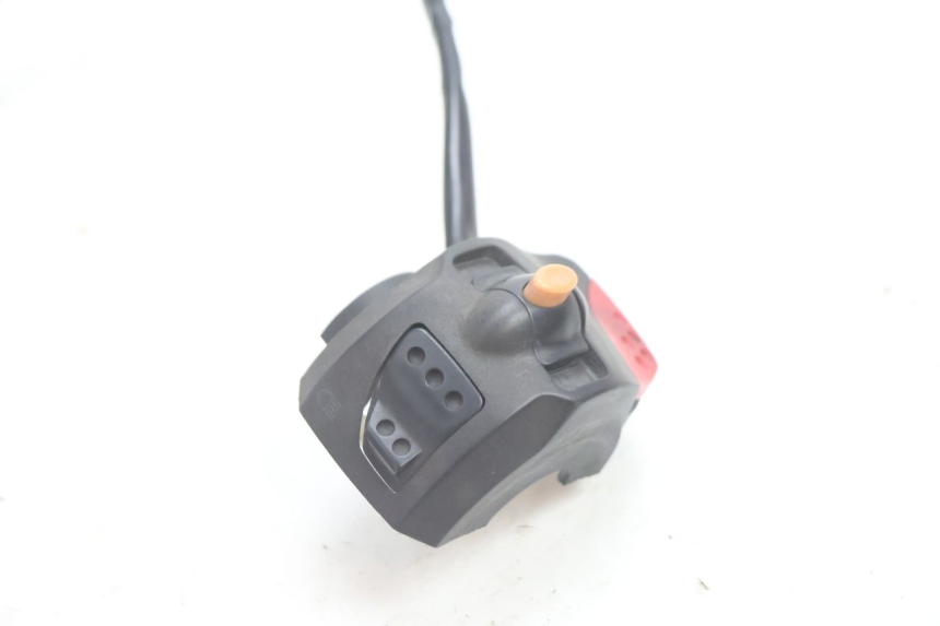 photo de COMMODO GAUCHE PEUGEOT VIVACITY 50 (2004 - 2009) - Autre angle de vue