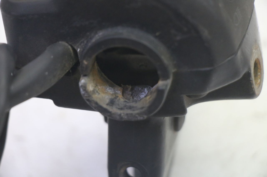 photo de COMMODO GAUCHE PEUGEOT VIVACITY 100 (1999 - 2008) - Points de fixation