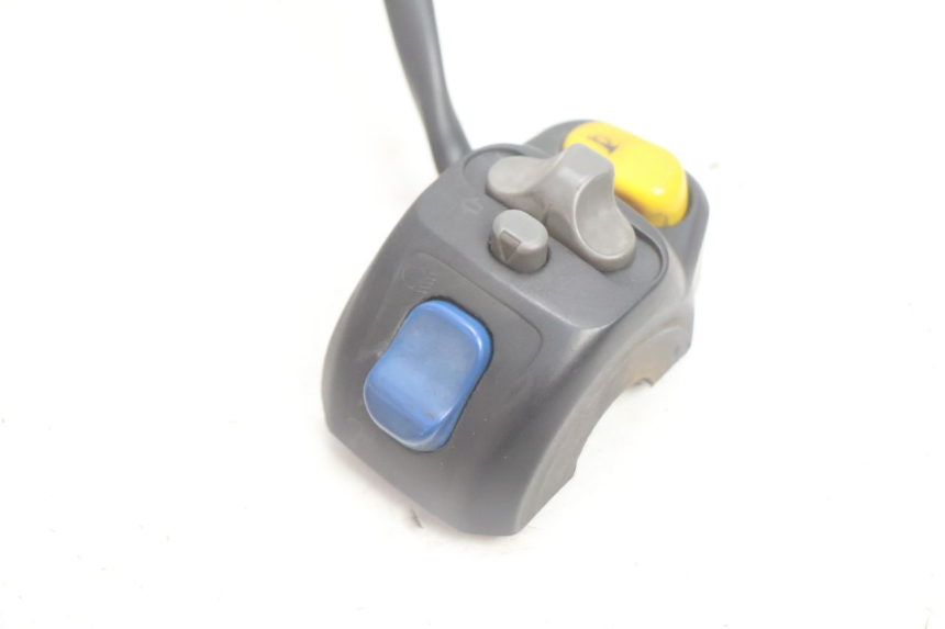 photo de COMMODO GAUCHE PEUGEOT VIVACITY 100 (1999 - 2008) - Autre angle de vue
