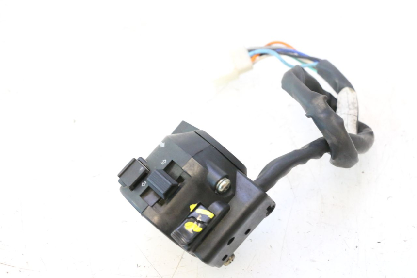 photo de COMMODO GAUCHE DAELIM VJ ROADWIN 125 (2004 - 2007) - Détail de la pièce