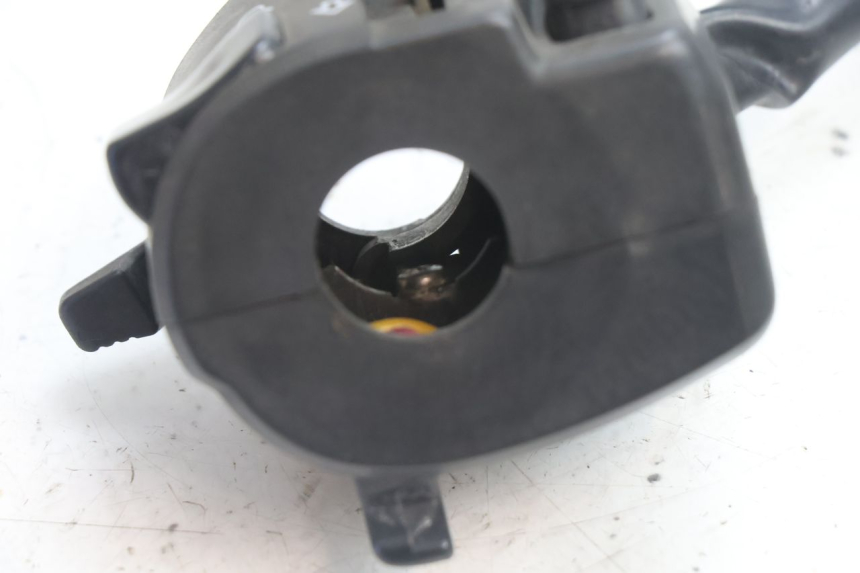 photo de COMMODO GAUCHE YAMAHA XJR 1300 (1998 - 2002) - Points de fixation