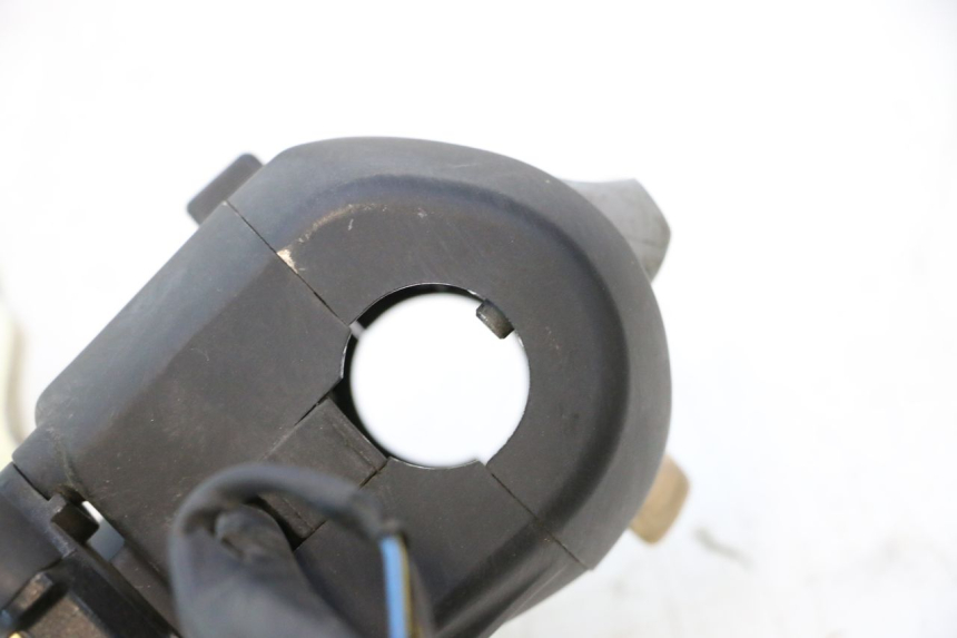 photo de COMMODO GAUCHE YAMAHA XP T-MAX ABS 500 (2005 - 2005) - Vue d’ensemble