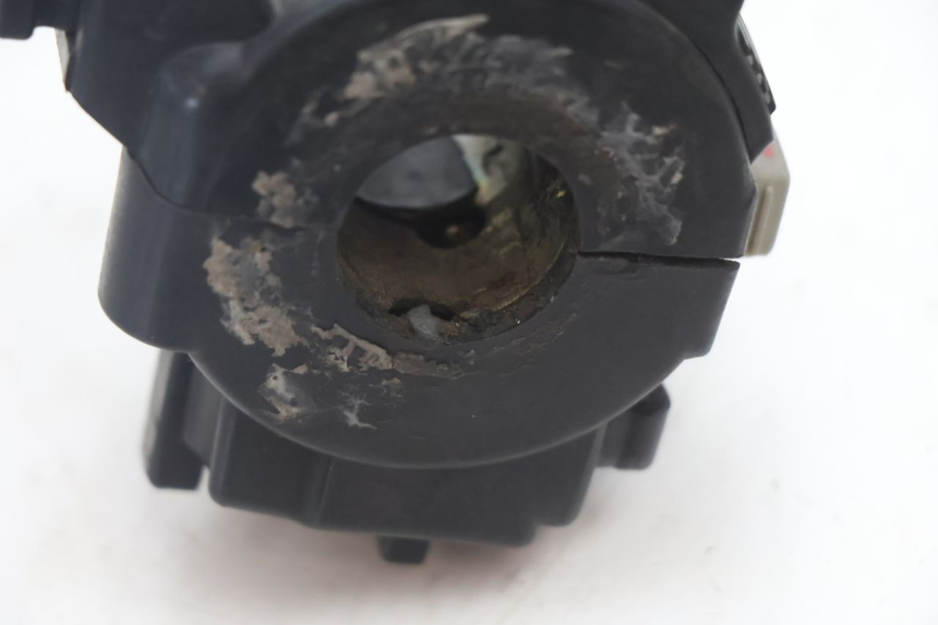 photo de COMMODO GAUCHE HONDA XRV AFRICA TWIN 750 (1990 - 1992) - Points de fixation