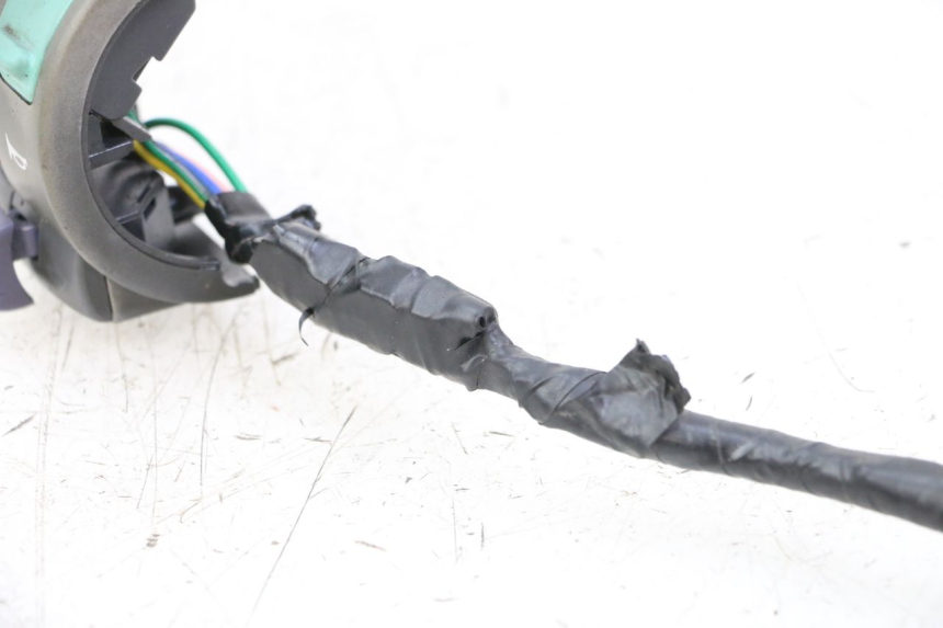 photo de COMMODO GAUCHE YAMAHA AEROX 50 (1997 - 2006)