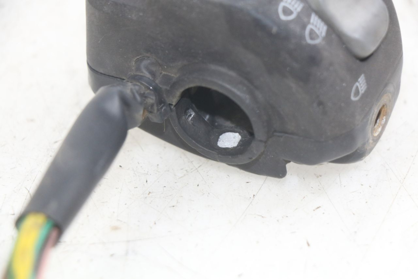 photo de COMMODO GAUCHE YAMAHA YP MAJESTY 125 (2007 - 2010)