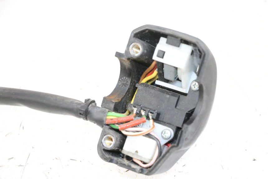 photo de COMMODO GAUCHE YAMAHA YP MAJESTY 125 (2002 - 2006)