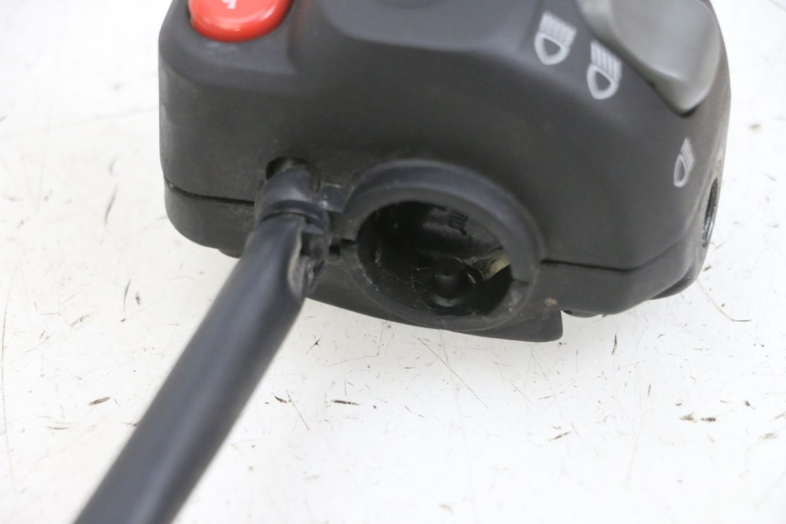 photo de COMMODO GAUCHE YAMAHA YP MAJESTY 125 (2002 - 2006) - Zoom état d’usage