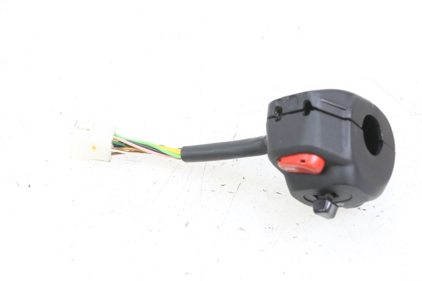 photo de COMMODO GAUCHE YAMAHA YP MAJESTY 125 (2002 - 2006) - Autre angle de vue