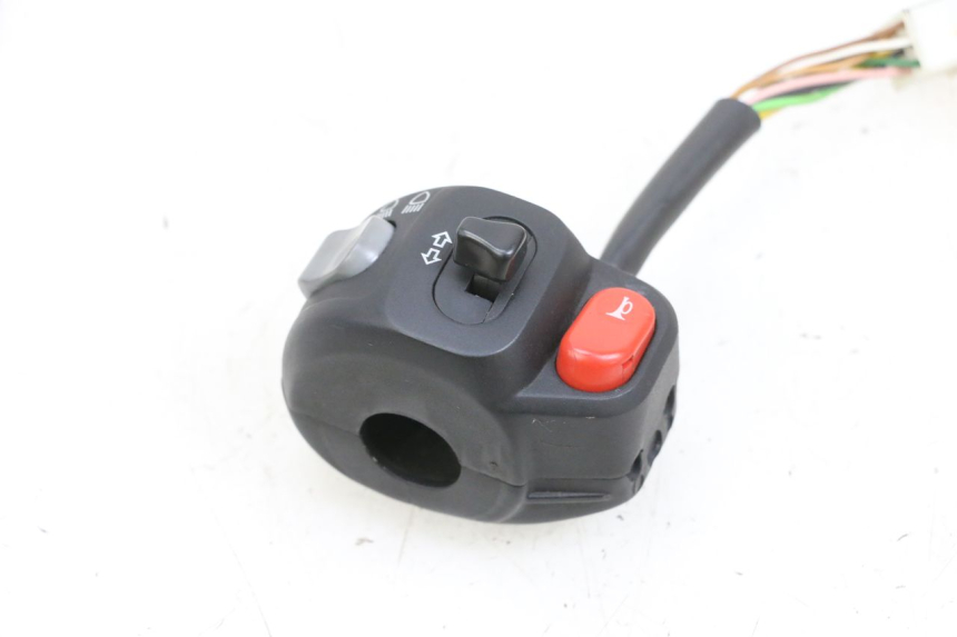 photo de COMMODO GAUCHE YAMAHA YP MAJESTY 125 (2002 - 2006) - État de surface