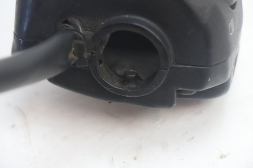 photo de COMMODO GAUCHE YAMAHA YP MAJESTY 125 (2007 - 2010) - Points de fixation
