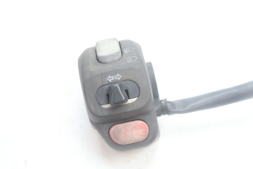 photo de COMMODO GAUCHE YAMAHA YP MAJESTY 125 (2002 - 2006) - Détail de la pièce