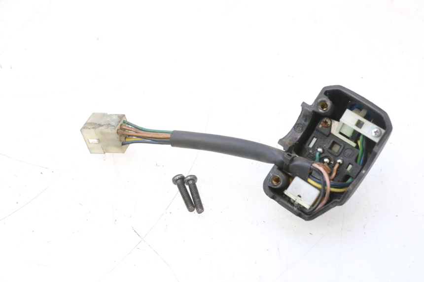 photo de COMMODO GAUCHE YAMAHA YP MAJESTY 125 (1998 - 2001) - Gros plan technique