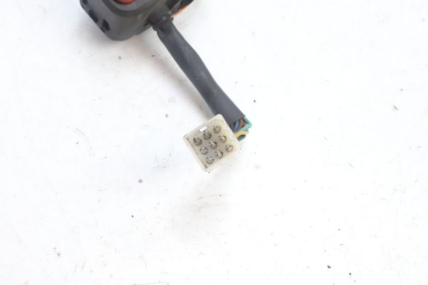 photo de COMMODO GAUCHE YAMAHA YP MAJESTY 125 (2007 - 2010) - Autre angle de vue