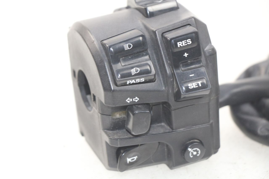 photo de COMMODO GAUCHE YAMAHA YP T-MAX TMAX 530 (2017 - 2020) - Pièce contrôlée