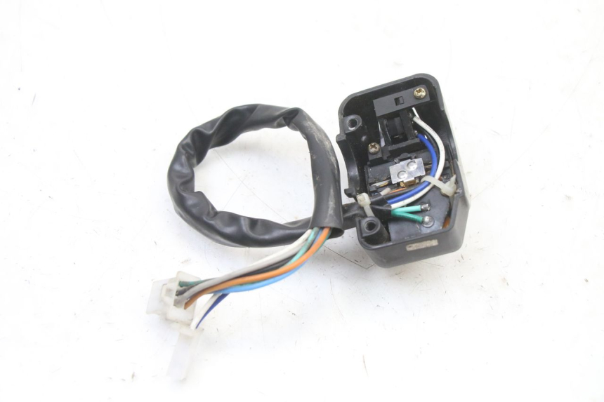 photo de COMMODO GAUCHE UNIVERSAL BIKE ZN50QT-11B 50 (2018 - 2021) - Gros plan technique