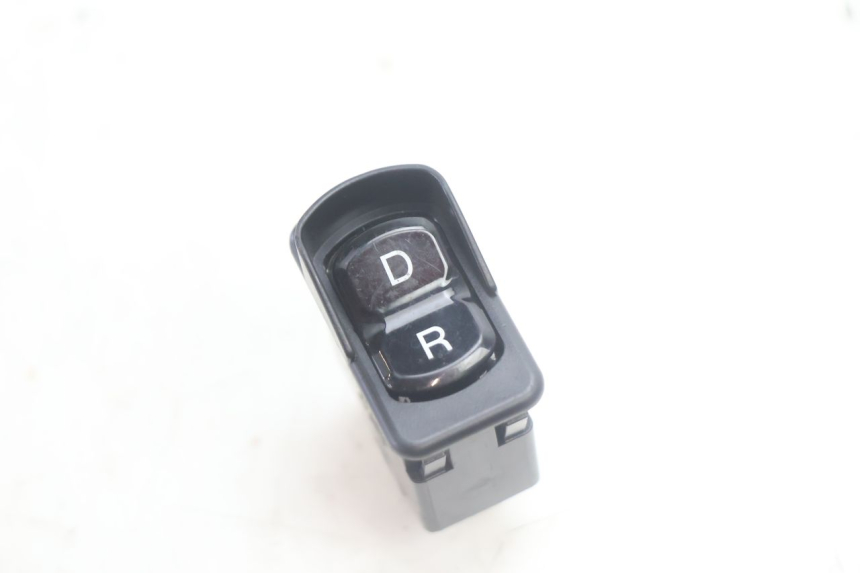 photo de COMMODO MARCHE AVANT / ARRIERE PIAGGIO MP3 HPE 530 (2022 - 2026) - Zoom état d’usage