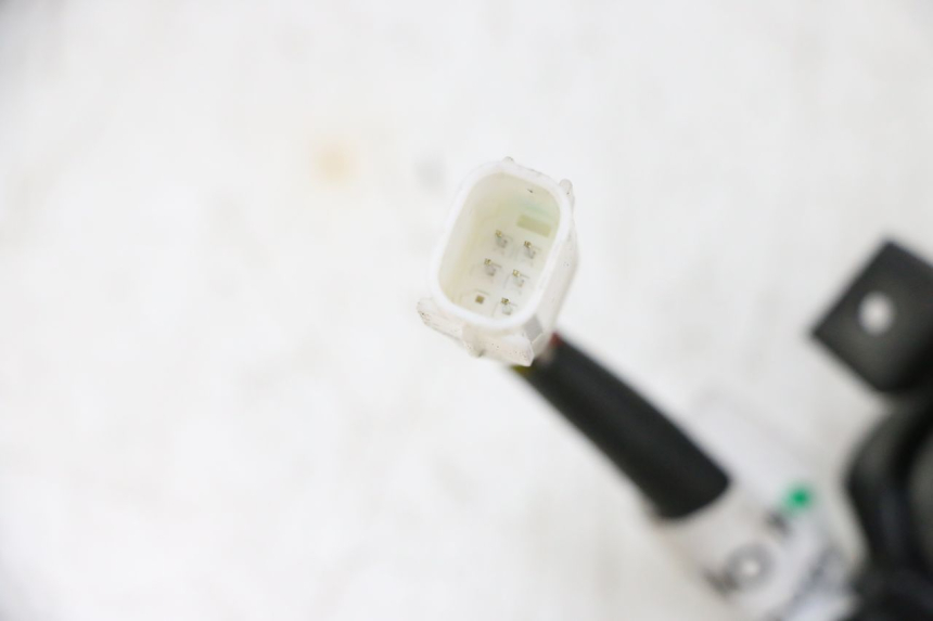 photo de COMMODO PIAGGIO MP3 HPE 300 (2019 - 2026) - Gros plan technique