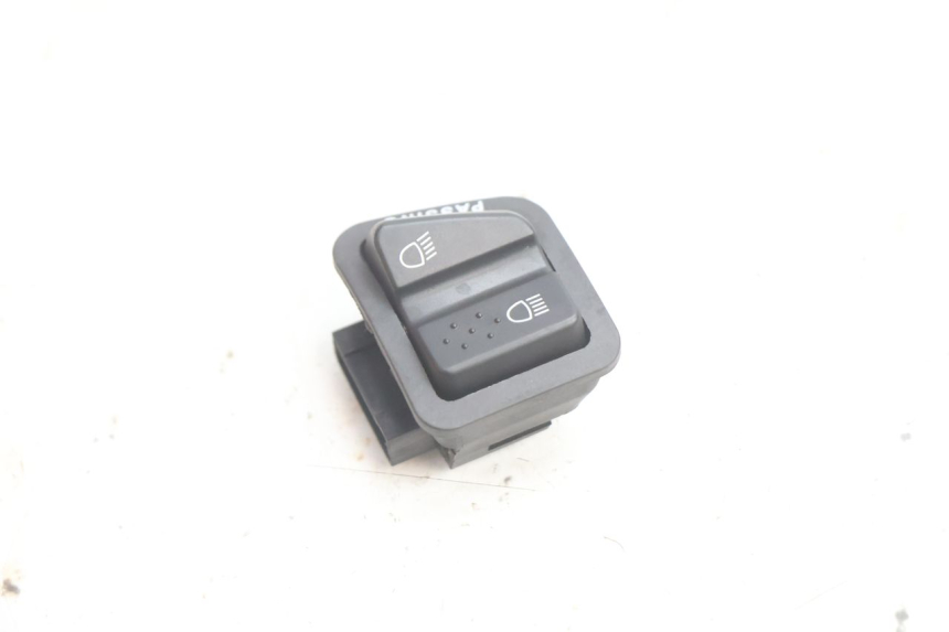 photo de COMMODO PLEIN PHARE PIAGGIO X9 EVOLUTION 125 (2003 - 2007) - Détail de la pièce