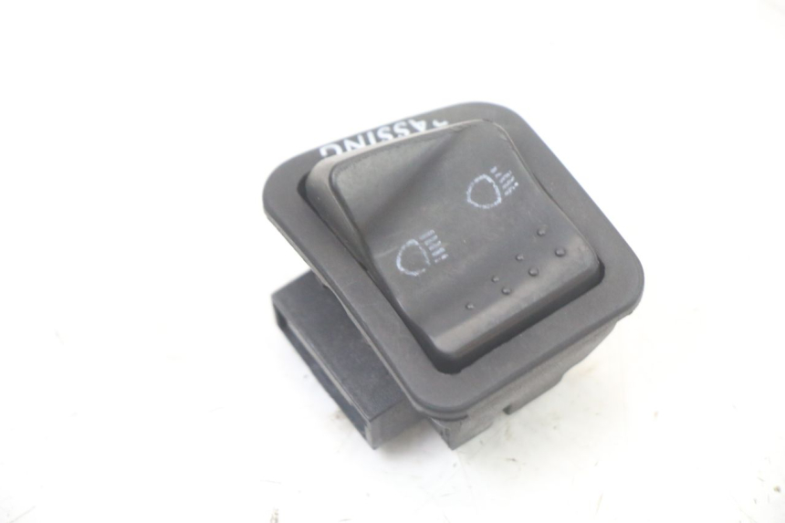 photo de COMMODO PLEIN PHARE PIAGGIO XEVO - X EVO 125 (2007 - 2016) - Détail de la pièce