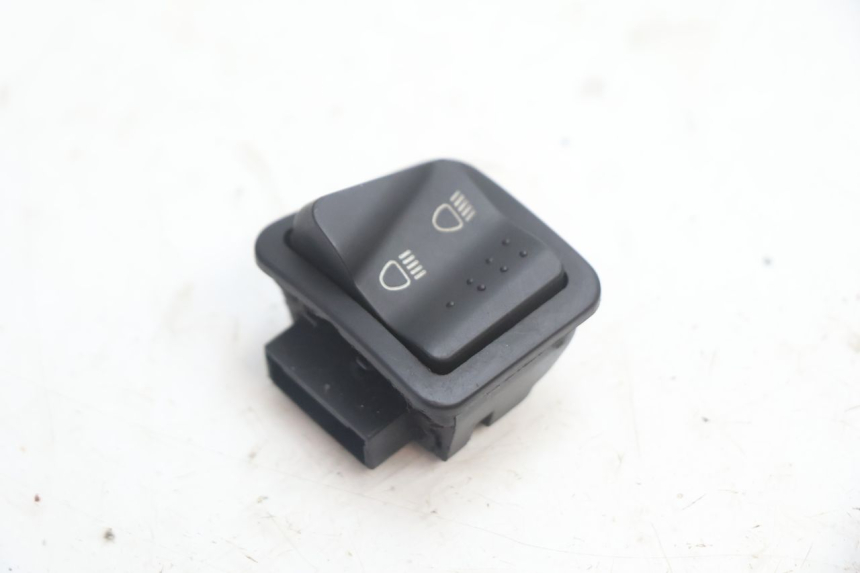 photo de COMMODO PLEIN PHARE PIAGGIO ZIP 2T 50 (2009 - 2019) - Détail de la pièce