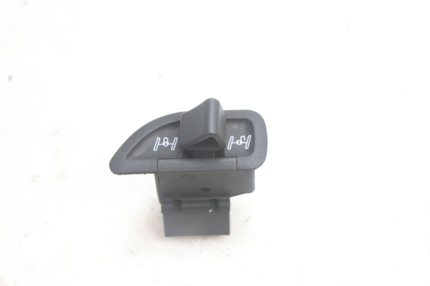 photo de COMMODO ROLL LOCK PIAGGIO MP3 125 (2006 - 2014) - Vue principale