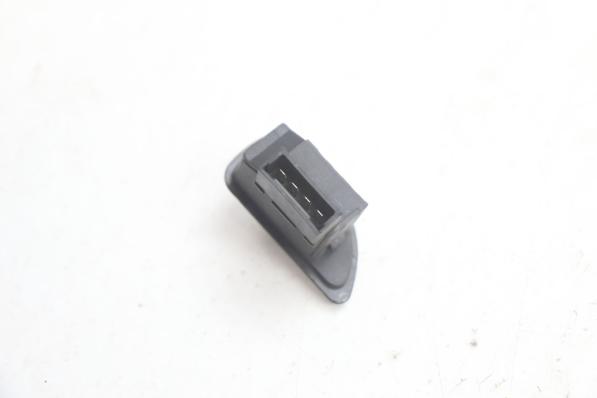 photo de COMMODO ROLL LOCK PIAGGIO MP3 125 (2006 - 2014) - Gros plan technique