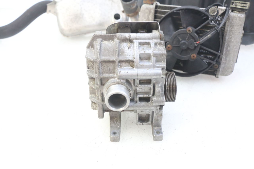 photo de COMPRESSEUR PEUGEOT SATELIS COMPRESSOR K15 125 (2006 - 2009) - Vue rapprochée