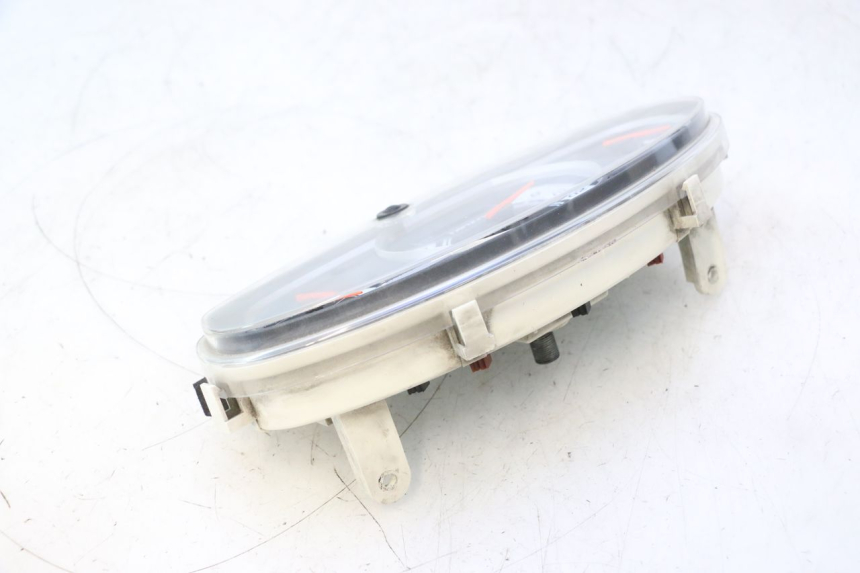 photo de COMPTEUR SUZUKI BURGMAN 125 (2007 - 2014) - Vue rapprochée