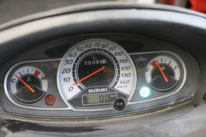 photo de COMPTEUR SUZUKI BURGMAN 125 (2007 - 2014) - Gros plan technique