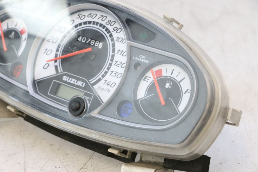 photo de COMPTEUR SUZUKI BURGMAN 125 (2007 - 2014) - Points de fixation