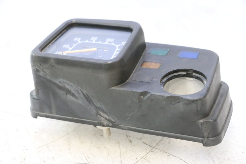 photo de COMPTEUR  SUZUKI DR S 600 (1985 - 1989) - Autre angle de vue