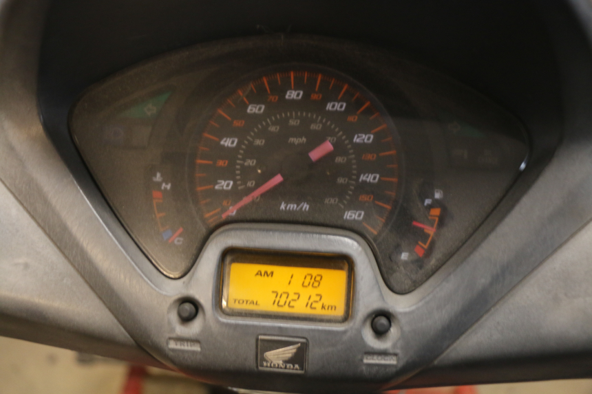 photo de COMPTEUR HONDA FES PANTHEON 125 (2003 - 2007) - Détails caractéristiques