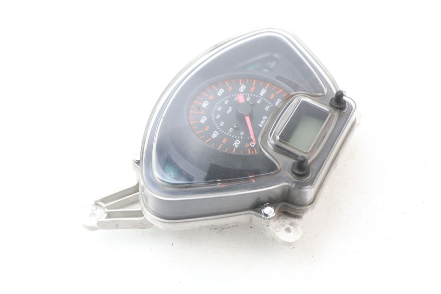 photo de COMPTEUR HONDA FES PANTHEON 125 (2003 - 2007) - Autre angle de vue